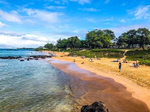 Beach nearby, sun loungers, beach towels