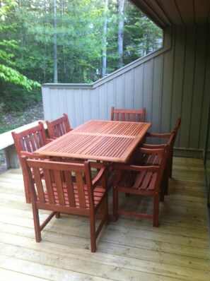 Outdoor dining - Harbor Cove Condo, Harbor Springs (Harbor Springs)