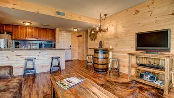 Televisión de pantalla plana, chimenea y reproductor de DVD