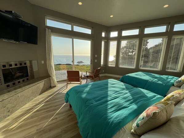 5 habitaciones, escritorio y tabla de planchar con plancha 