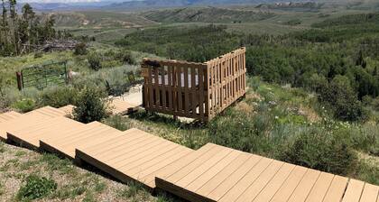 Far from crowds, dog friendly, spa amenities, on a remote 80 acre mountain top