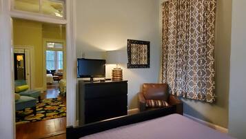 4 bedrooms, desk, iron/ironing board, free WiFi