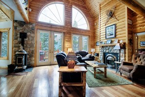 Smart TV, fireplace, DVD player, books