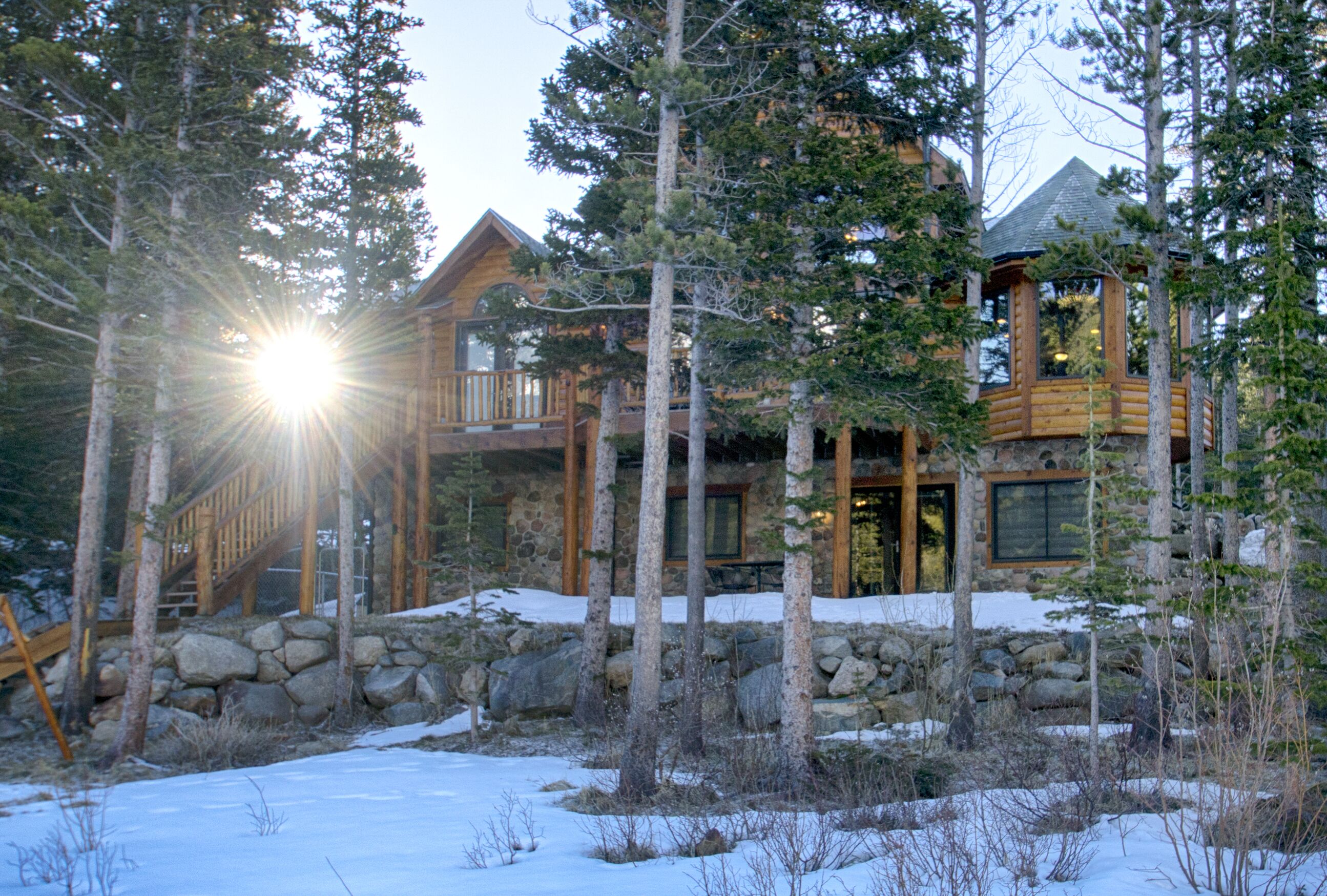 Lake Front Log Home, Amazing Mountain Views, Private Fishing and Canoeing
