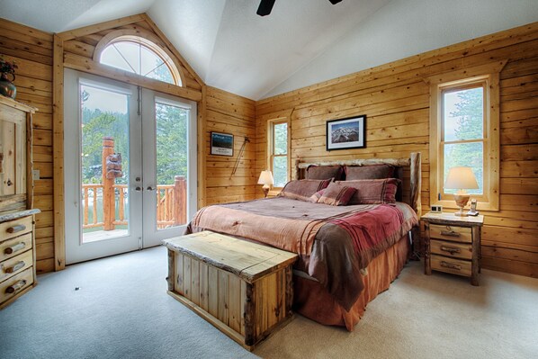 4 bedrooms, desk, iron/ironing board, free WiFi