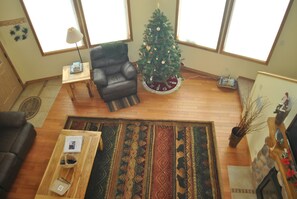 Lobby - Gorgeous Mountain Cabin on 35 acres! Hot-tub & Spectacular views of Pikes Peak! (Divide)