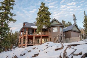 Exterior - Beautiful Luxury Cabin With Amazing Views! (Beaver)