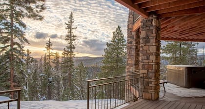 Beautiful Luxury Cabin With Amazing Views!