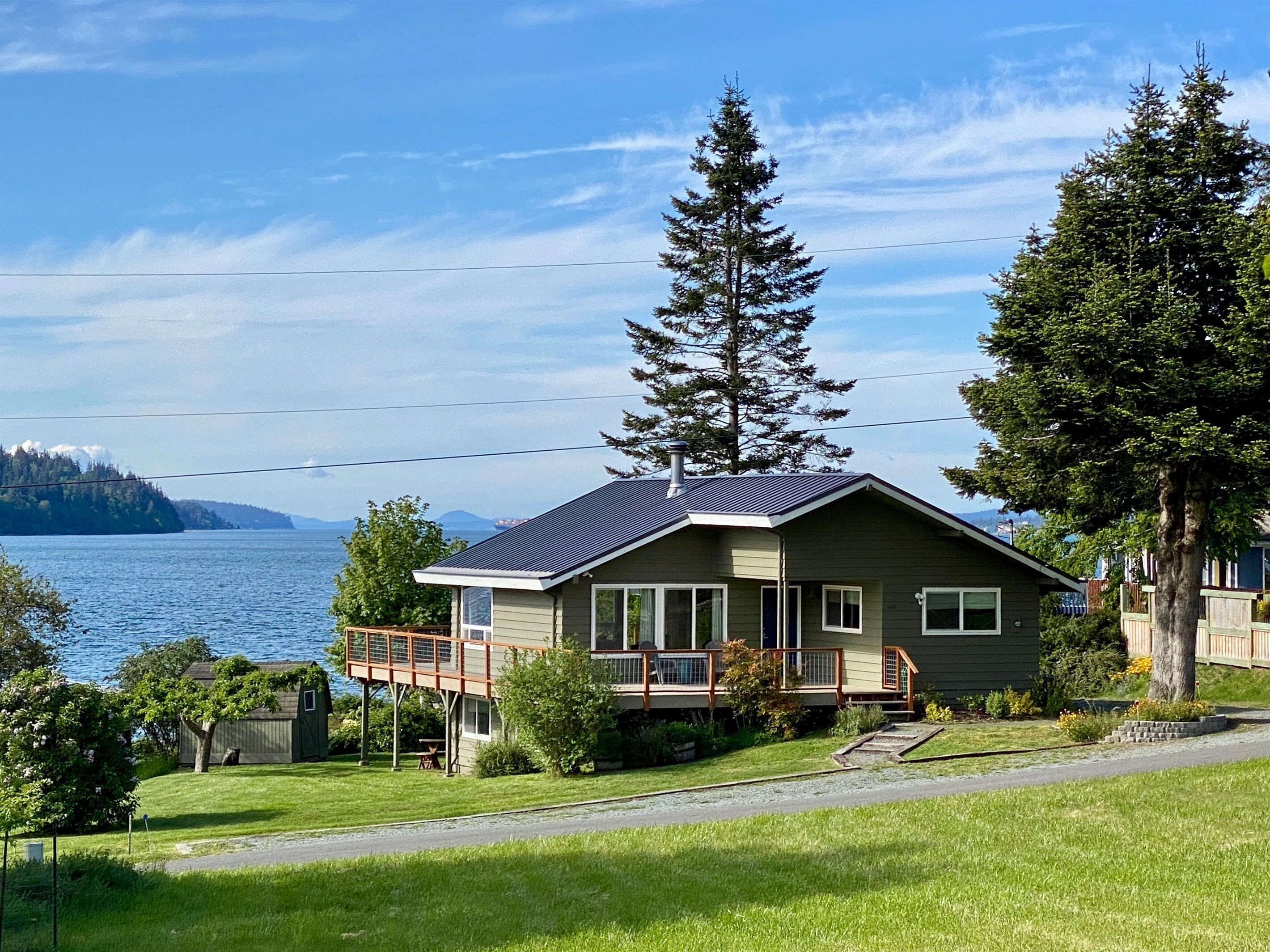 A Home On The Harbor- Beach, Water Views, Quiet