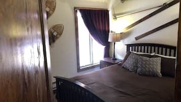 1 bedroom, desk, iron/ironing board, free WiFi