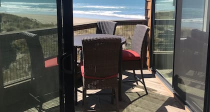 Beachfront Condo with Spectacular Views, Comfort and Fun For All