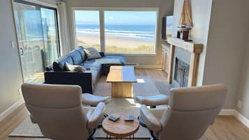 Smart TV, fireplace, DVD player, books