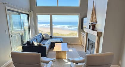 Beachfront Condo with Spectacular Views, Comfort and Fun For All