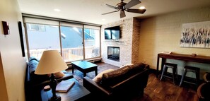 Smart TV, fireplace