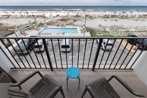 Property grounds - Cool & Clean 2BR/2BA Family Friendly Beachfront Condo with HEATED pool (Gulf Shores)