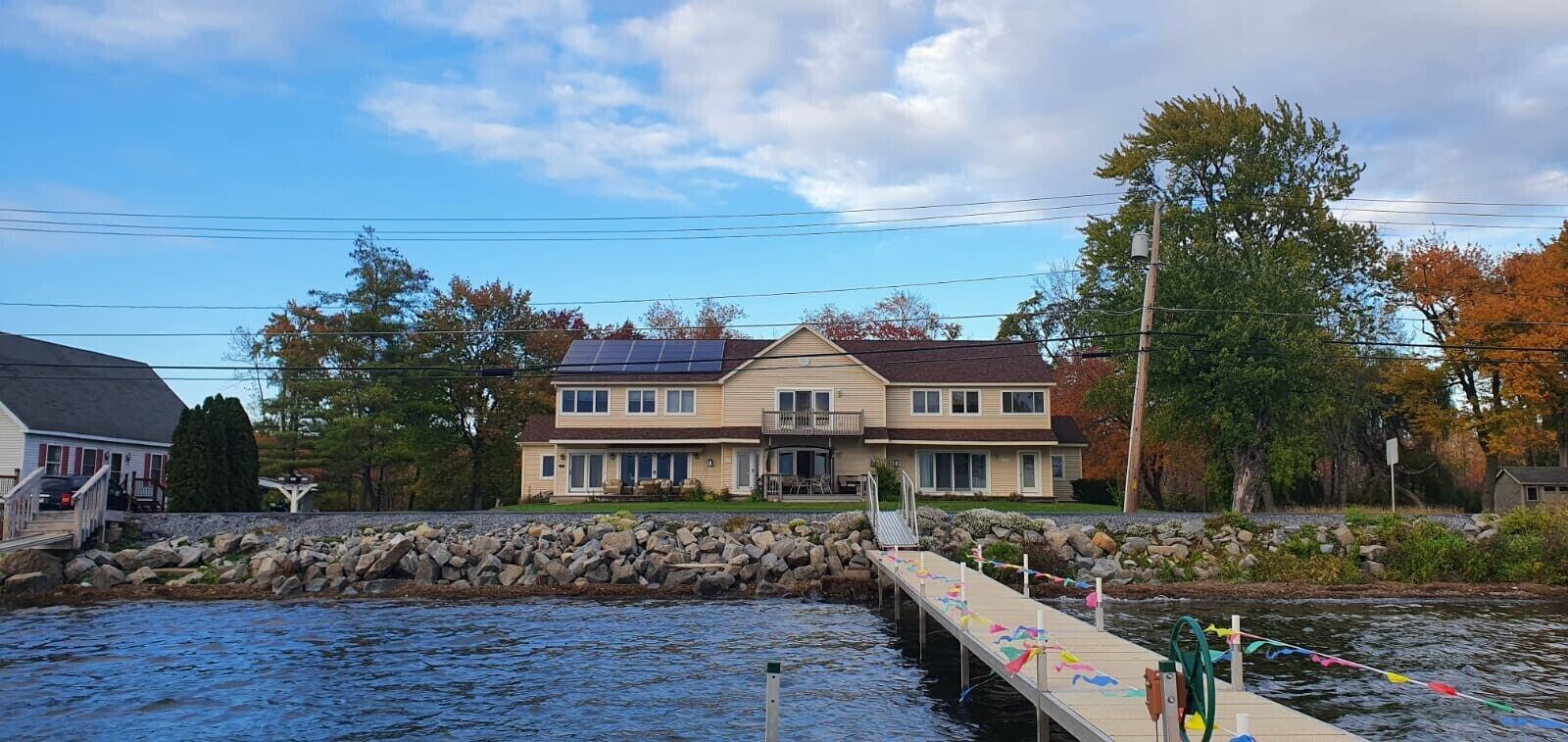 Home away from Home, Saratoga Springs Lake House Five Minutes to Track