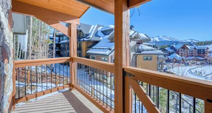 True Ski In / Out Awesome Views-Peak 7-8 Located on the main floor- slope side