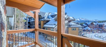 True Ski In / Out Awesome Views-Peak 7-8 Located on the main floor- slope side