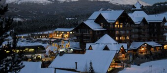 True Ski In / Out Awesome Views-Peak 7-8 Located on the main floor- slope side