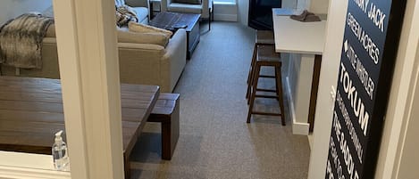 Smart TV, chimenea y videojuegos