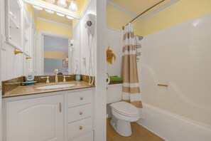 Hiustenkuivaaja, pyyhkeet, vessapaperi