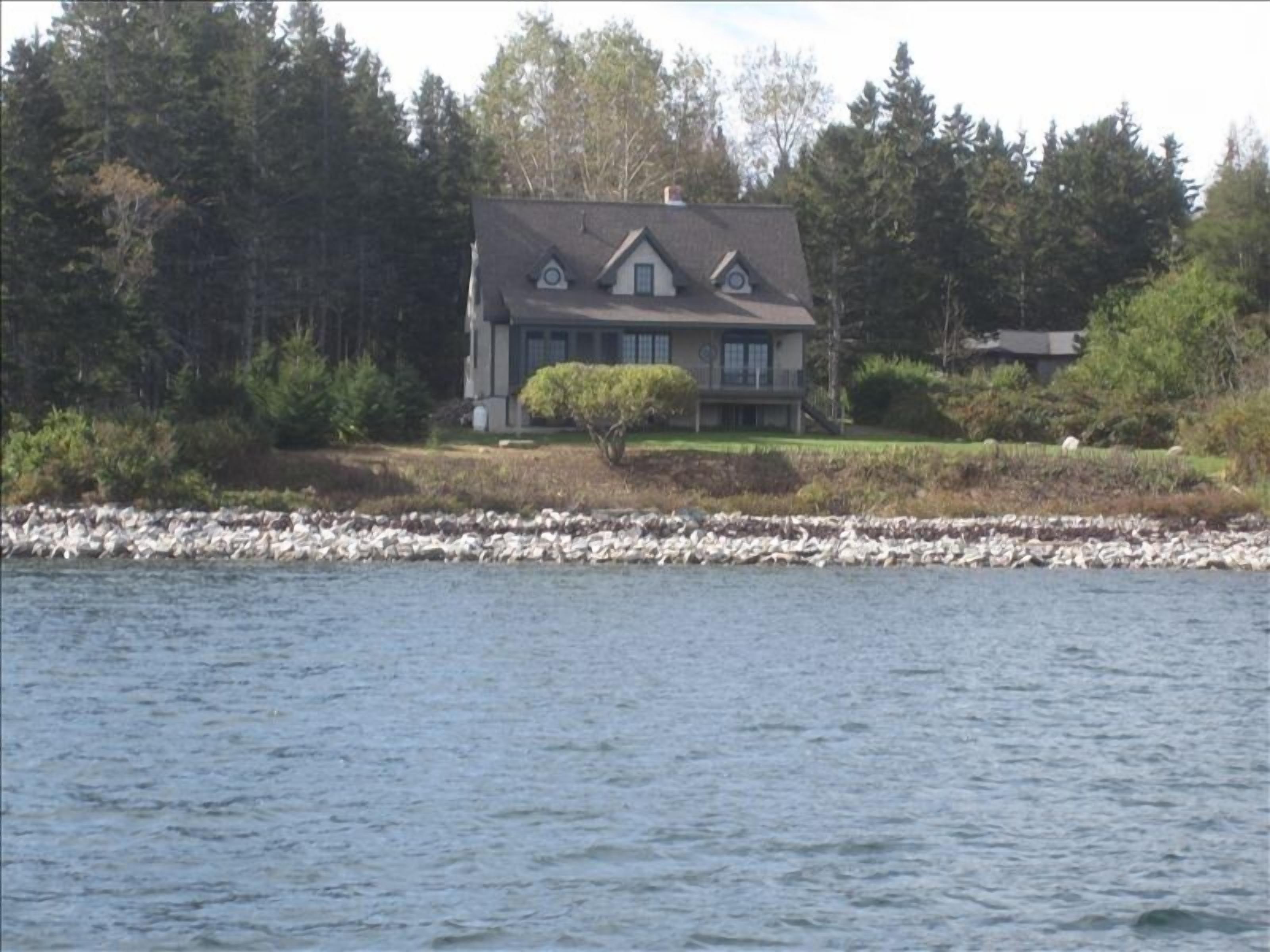 Spectacular Sweeping Views of Acadia from a Fully Equipped 3-Bedroom House