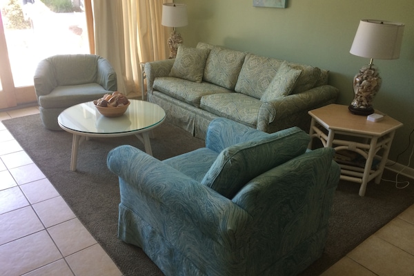 Smart-TV, DVD-spiller og bøker