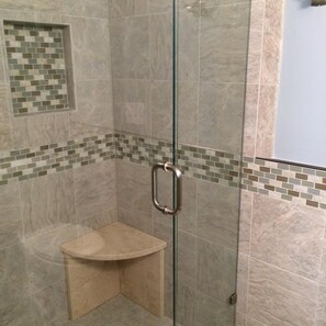 Combined shower/bathtub, hair dryer, towels, soap - Relax & Regroup at the Beach- A few May deals left.  Check us out! (Fripp Island)