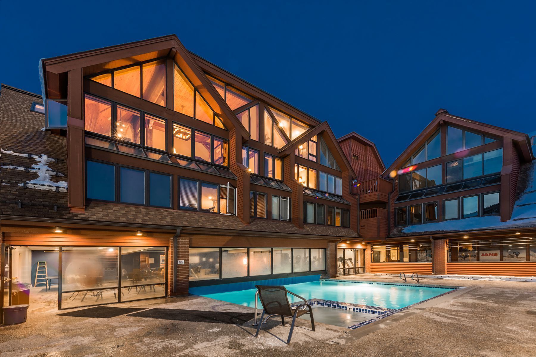 Piscine couverte, piscine extérieure