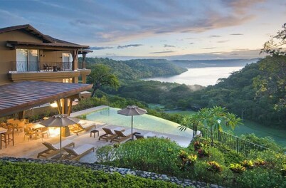 Luxury Retreat with Oceanfront Views in Peninsula Papagayo