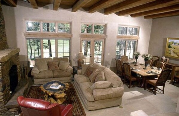 Condo, 3 Bedrooms, Non Smoking (3 bathrooms) | Living room