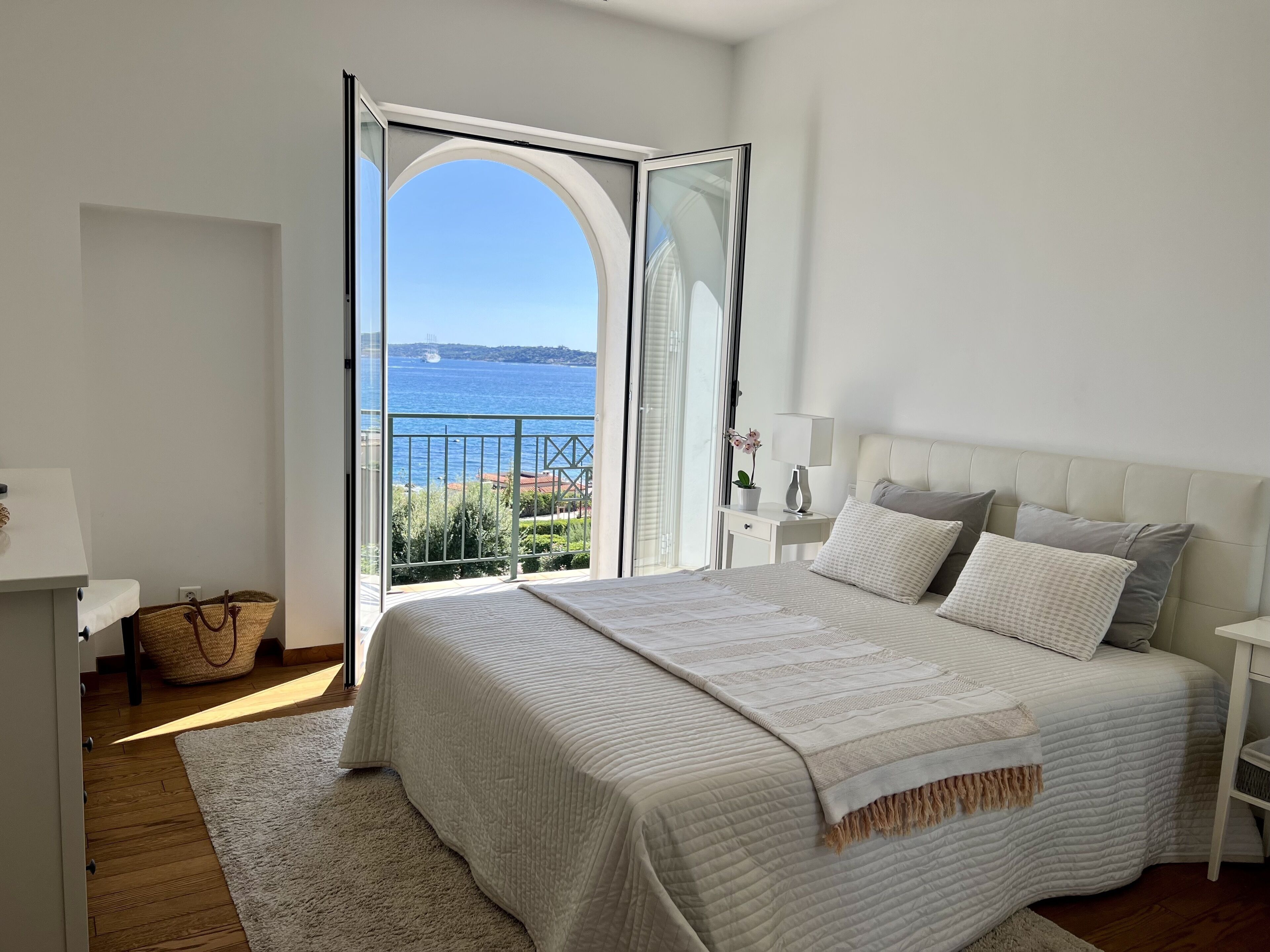 5 habitaciones, escritorio, tabla de planchar con plancha y wifi gratis 