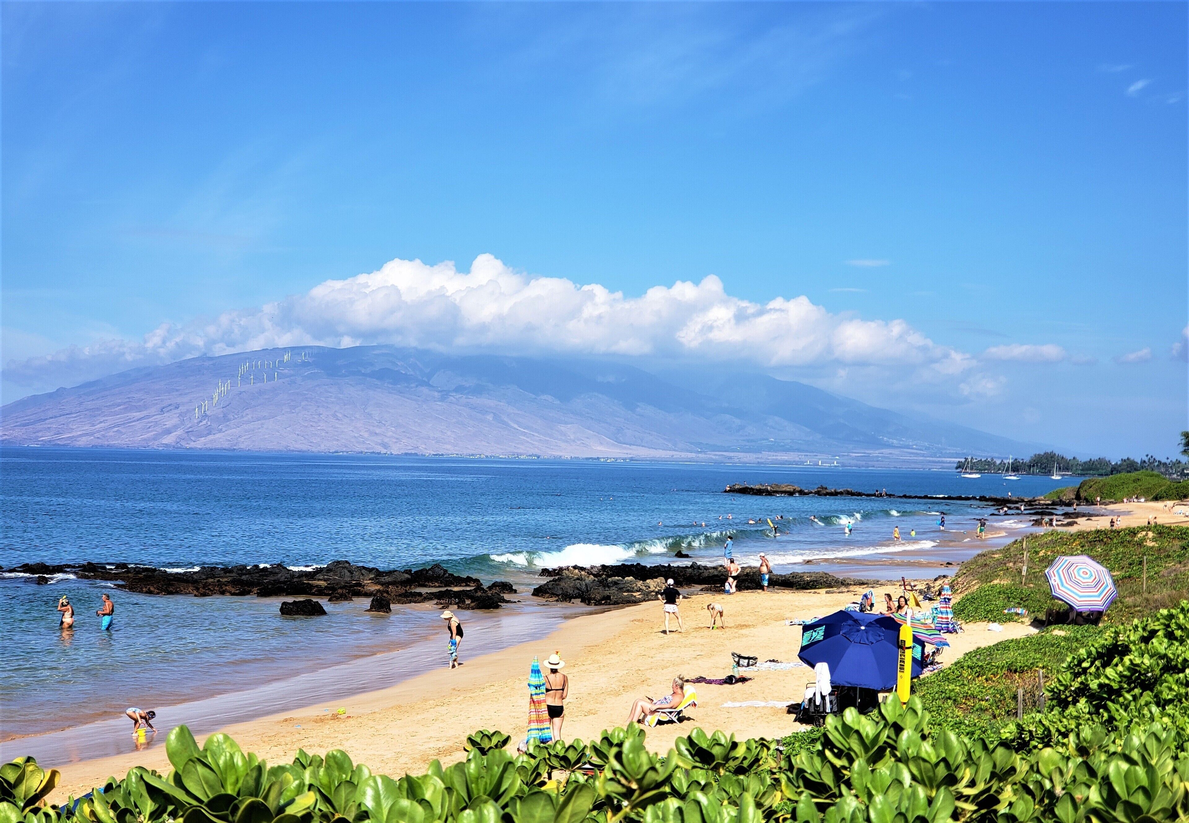 Beach nearby, sun loungers, beach towels