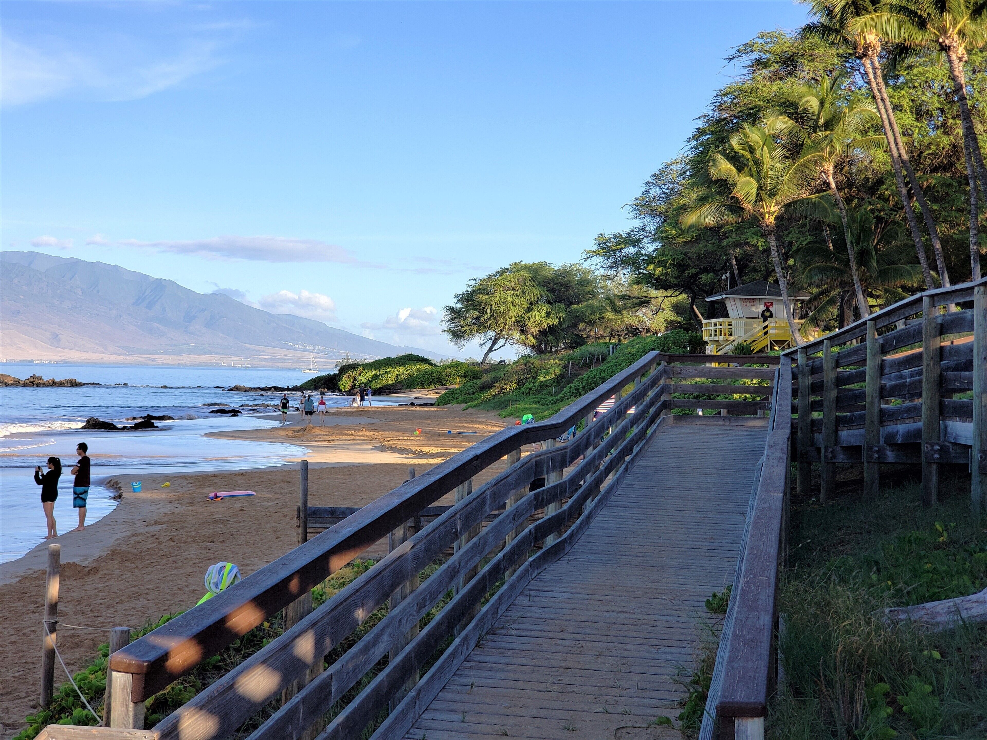 Beach nearby, sun loungers, beach towels