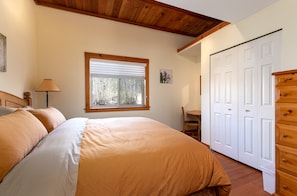 1 habitación, tabla de planchar con plancha, wifi gratis y ropa de cama