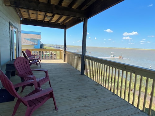 Spacious 4 B/R 3 BA - best of both - Bay and Gulf 