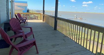 Spacious 4 B/R 3 BA - best of both - Bay and Gulf