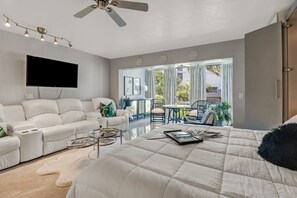 Interior - Couples Hideaway, walk to Vanderbilt Beach (Naples)