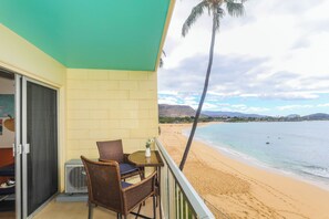 Outdoor dining -  Direct Oceanfront, Great Surfing, A/C (Waianae)