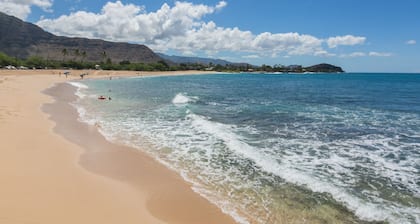 Makaha Shores. Direkt am Meer, tolles Surfen, komplett renoviert