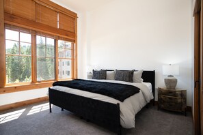 2 slaapkamers, een strijkplank/strijkijzer, gratis wifi, beddengoed