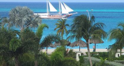 EAGLE BEACH - OCEAN FRONT LUXURY CONDO - AMAZING VIEWS!