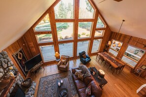 Smart TV, fireplace, ping pong, books