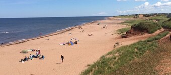 Beautiful Cottage 'Sweet Pea Place' waiting for you at Thunder Cove