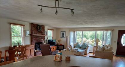 Vesinäkymät - Kapea joki Narragansett-lahdelle, Rte 1A