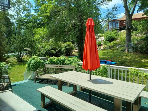 Newly Refreshed! Prime Location - Walk to Nrgst Pier Beach or Narrow River.