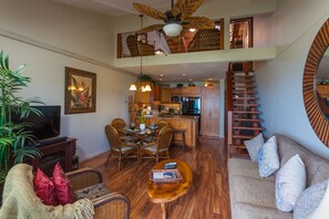 Smart TV, DVD player, books, video library - Spacious 1 Bedrm Unit. Stunning Ocean View, in South Kihei, Maui.  (Kihei)
