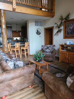 Smart-tv, eldstad, tv-spel och dvd-spelare