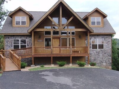 NEW INDOOR POOL 6BR 6BA Cabin Sleeps 22 By Silver Dollar City & Table Rock Lake 