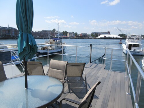 Houseboat located in the beautiful Kittery/ Portsmouth Harbor